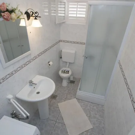 Seafront Dana - Two Bedroom With Terrace And Sea View * ヴェラ・ルカ
