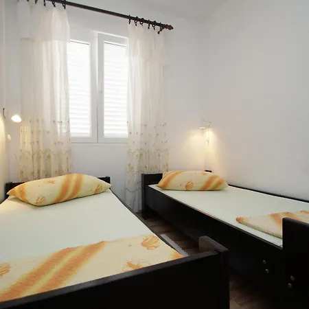 Seafront Dana - Two Bedroom With Terrace And Sea View *