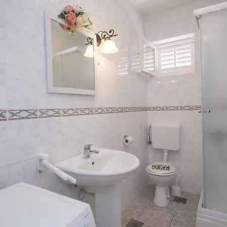 Seafront Dana - Two Bedroom With Terrace And Sea View