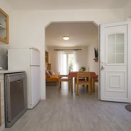 Seafront Dana - Two Bedroom With Terrace And Sea View Apartment Vela Luka