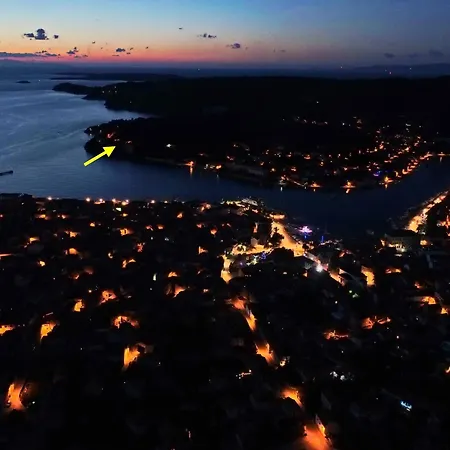 Apartment Seafront Dana - Two Bedroom With Terrace And Sea View Vela Luka