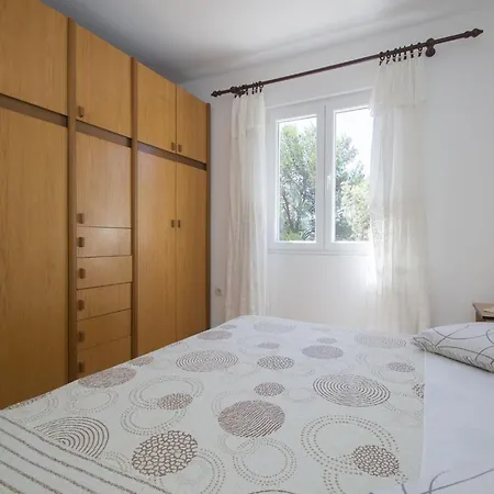 Seafront Dana - Two Bedroom With Terrace And Sea View Apartment Vela Luka