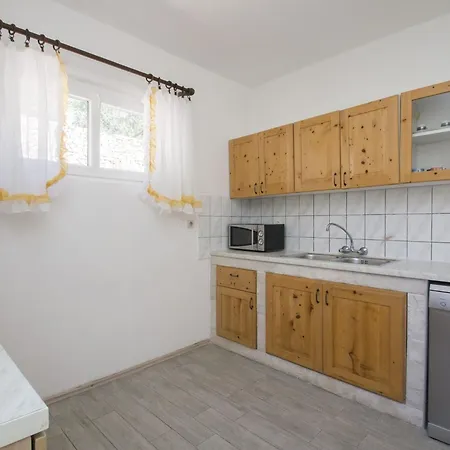 Seafront Dana - Two Bedroom With Terrace And Sea View Apartment