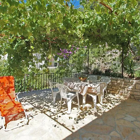 Seafront Dana - Two Bedroom With Terrace And Sea View *