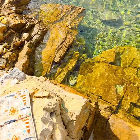 Seafront Dana - Two Bedroom With Terrace And Sea View *