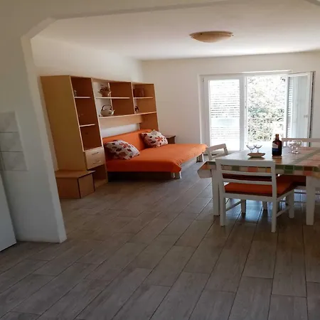 Seafront Dana - Two Bedroom With Terrace And Sea View Apartment *