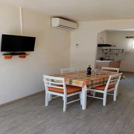 Seafront Dana - Two Bedroom With Terrace And Sea View *