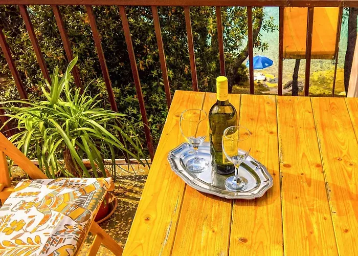 Seafront Dana - Two Bedroom With Terrace And Sea View