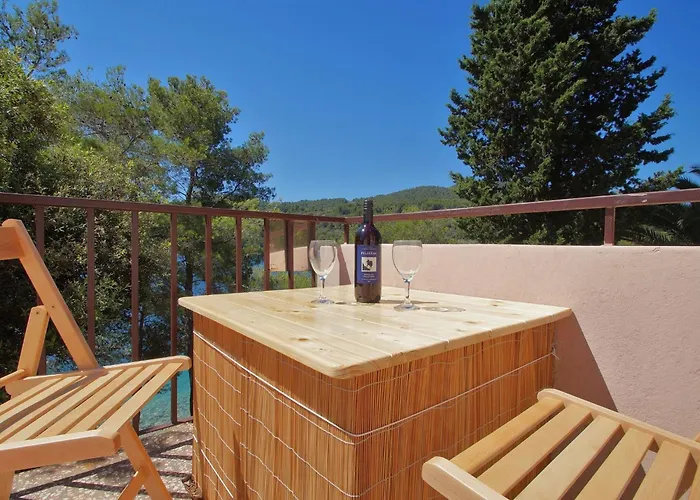 Seafront Dana - Two Bedroom With Terrace And Sea View