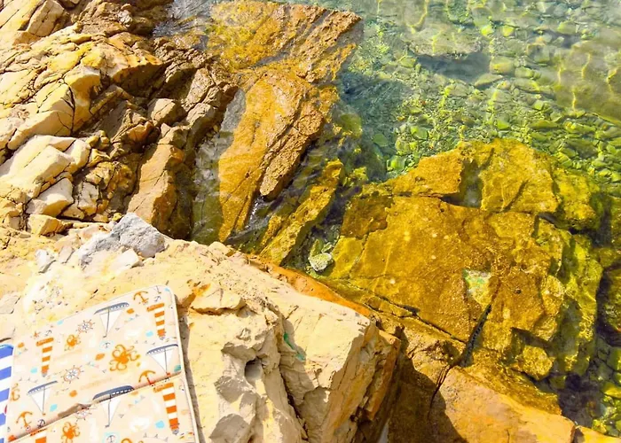 Seafront Dana - Two Bedroom With Terrace And Sea View *